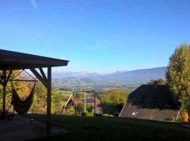 Maison entre lacs et montagne