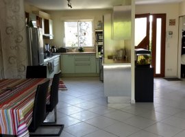 Cuisine vue de notre salle à manger