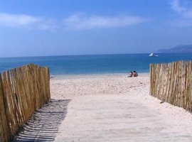 Plage de L’Almanare, située à 900 mètres