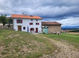 MAISON DE CAMPAGNE EN  AUVERGNE