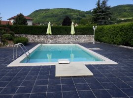 Maison à la campagne avec terrasse et piscine